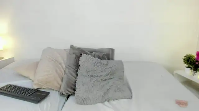 isa molly online show from 01/08/25, 11:30