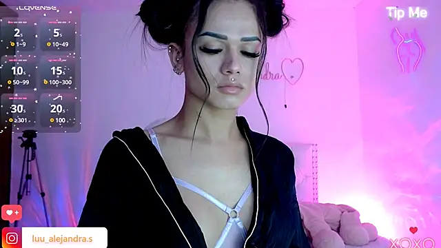 Snapshot of alee_lenoxx chatting on 01/27/25, 11:00 alee lenoxx online show from 01/27/25, 11:00