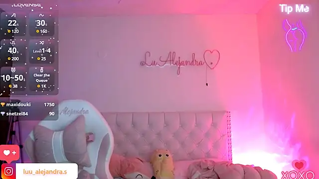 Snapshot of alee_lenoxx chatting on 02/18/25, 09:10 alee lenoxx online show from 02/18/25, 09:10