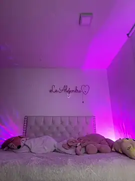 Snapshot of alee_lenoxx chatting on 03/05/25, 06:44 alee lenoxx online show from 03/05/25, 06:44