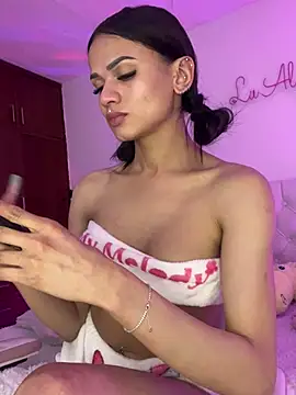 Snapshot of alee_lenoxx chatting on 03/18/25, 05:52 alee lenoxx online show from 03/18/25, 05:52