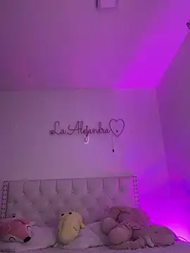 Snapshot of alee_lenoxx chatting on 03/23/25, 06:05 alee lenoxx online show from 03/23/25, 06:05