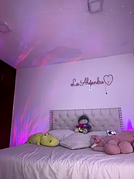 Snapshot of alee_lenoxx chatting on 10/21/25, 06:14 alee lenoxx online show from 10/21/25, 06:14