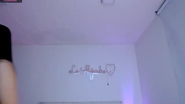 Snapshot of alee_lenoxx chatting on 11/27/25, 10:50 alee lenoxx online show from 11/27/25, 10:50