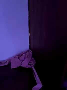 Snapshot of alee_lenoxx chatting on 12/16/25, 01:32 alee lenoxx online show from 12/16/25, 01:32