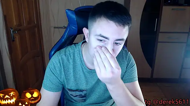 Snapshot of bigmark033 chatting on 10/31/25, 11:28 bigmark033 online show from 10/31/25, 11:28