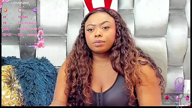 CamilaBenitez online show from 12/15/25, 10:03