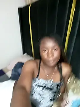 Snapshot of carenic chatting on 10/23/25, 06:28 carenic online show from 10/23/25, 06:28