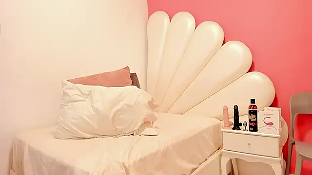 Vicky Freedom online show from 02/19/25, 02:55