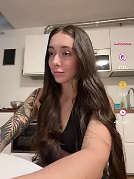 Snapshot of emiliasommer chatting on 06/02/26, 03:58 emiliasommer online show from 06/02/26, 03:58