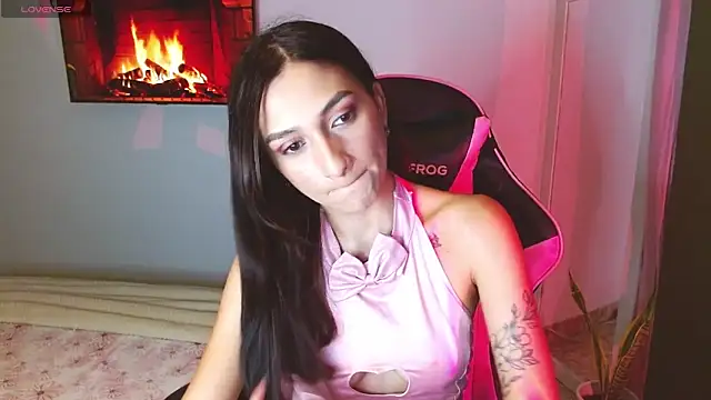 Snapshot of Mei_Kelly chatting on 11/08/25, 01:50 Mei Kelly online show from 11/08/25, 01:50