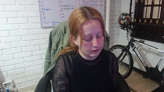 Snapshot of ViioletaMora chatting on 02/13/25, 10:33 ViioletaMora online show from 02/13/25, 10:33