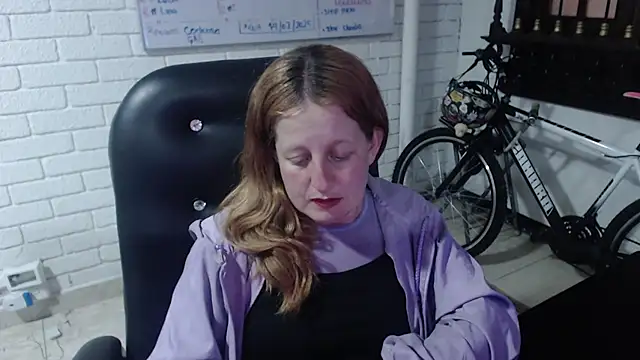 Snapshot of ViioletaMora chatting on 02/21/25, 01:22 ViioletaMora online show from 02/21/25, 01:22