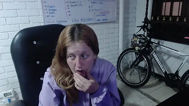 Snapshot of ViioletaMora chatting on 02/21/25, 10:39 ViioletaMora online show from 02/21/25, 10:39