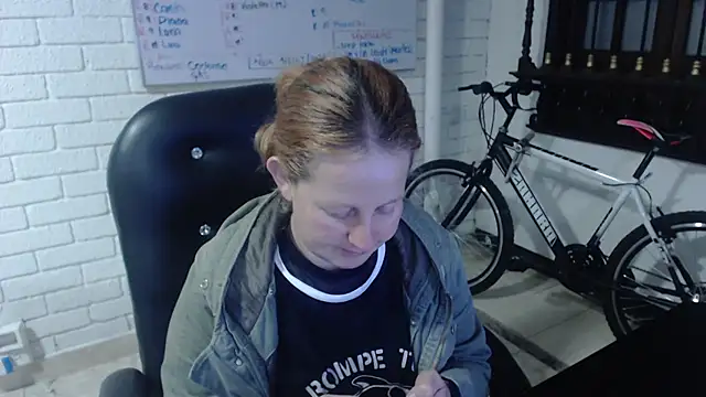 Snapshot of ViioletaMora chatting on 02/22/25, 03:34 ViioletaMora online show from 02/22/25, 03:34