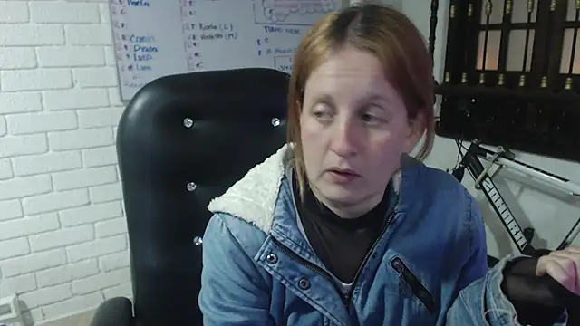 Snapshot of ViioletaMora chatting on 02/23/25, 10:28 ViioletaMora online show from 02/23/25, 10:28