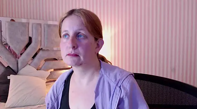 Snapshot of ViioletaMora chatting on 02/23/25, 11:58 ViioletaMora online show from 02/23/25, 11:58