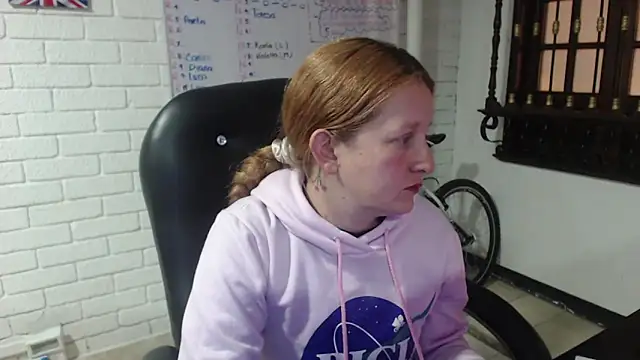 Snapshot of ViioletaMora chatting on 02/25/25, 03:09 ViioletaMora online show from 02/25/25, 03:09