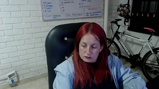 Snapshot of ViioletaMora chatting on 03/03/25, 10:42 ViioletaMora online show from 03/03/25, 10:42