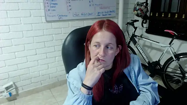 Snapshot of ViioletaMora chatting on 03/04/25, 01:45 ViioletaMora online show from 03/04/25, 01:45