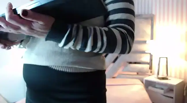 Snapshot of ViioletaMora chatting on 03/06/25, 07:21 ViioletaMora online show from 03/06/25, 07:21