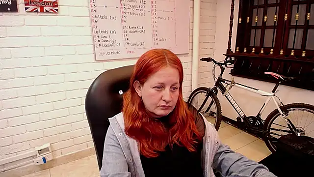 Snapshot of ViioletaMora chatting on 03/11/25, 03:02 ViioletaMora online show from 03/11/25, 03:02