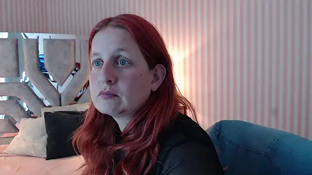 Snapshot of ViioletaMora chatting on 03/12/25, 01:47 ViioletaMora online show from 03/12/25, 01:47