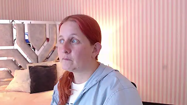 Snapshot of ViioletaMora chatting on 03/12/25, 08:20 ViioletaMora online show from 03/12/25, 08:20