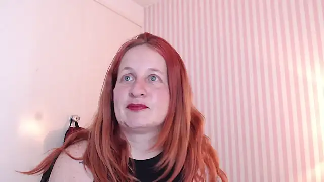 Snapshot of ViioletaMora chatting on 03/15/25, 02:03 ViioletaMora online show from 03/15/25, 02:03