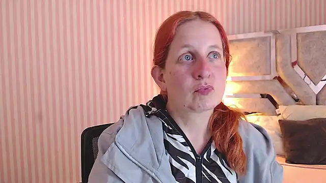 Snapshot of ViioletaMora chatting on 03/15/25, 10:22 ViioletaMora online show from 03/15/25, 10:22