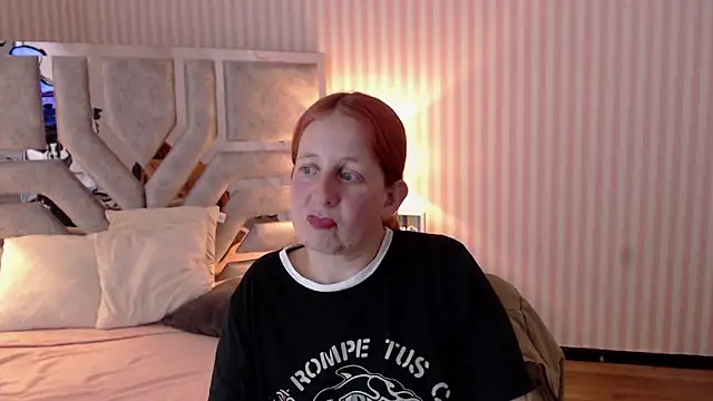 Snapshot of ViioletaMora chatting on 03/17/25, 11:21 ViioletaMora online show from 03/17/25, 11:21