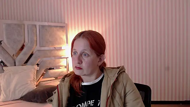 Snapshot of ViioletaMora chatting on 03/18/25, 02:25 ViioletaMora online show from 03/18/25, 02:25