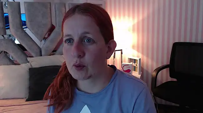 Snapshot of ViioletaMora chatting on 03/19/25, 08:00 ViioletaMora online show from 03/19/25, 08:00