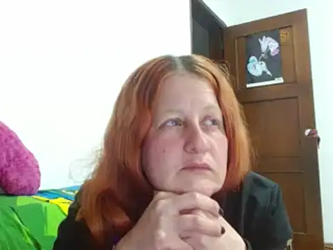 Snapshot of ViioletaMora chatting on 10/20/25, 02:23 ViioletaMora online show from 10/20/25, 02:23