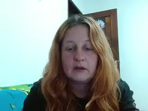 Snapshot of ViioletaMora chatting on 12/15/25, 03:11 ViioletaMora online show from 12/15/25, 03:11