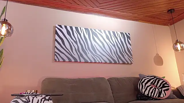 Hannah Borbon online show from 09/28/25, 05:40