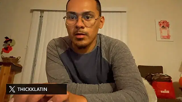 Snapshot of ThixxkkLatin chatting on 10/27/25, 01:53 ThixxkkLatin online show from 10/27/25, 01:53