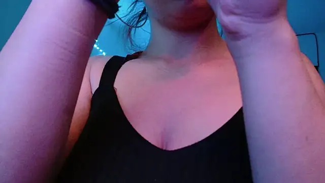 Snapshot of Aylinn_diaz chatting on 06/26/26, 10:52 Aylinn diaz online show from 06/26/26, 10:52