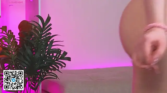 oliviabr0wn0 online show from 02/15/26, 07:51