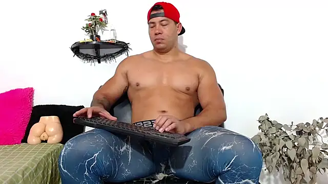 Snapshot of Martin_fiif chatting on 03/18/25, 12:47 Martin fiif online show from 03/18/25, 12:47