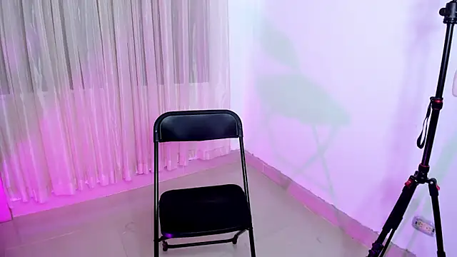 Snapshot of vale_kross chatting on 04/08/26, 02:39 vale kross online show from 04/08/26, 02:39