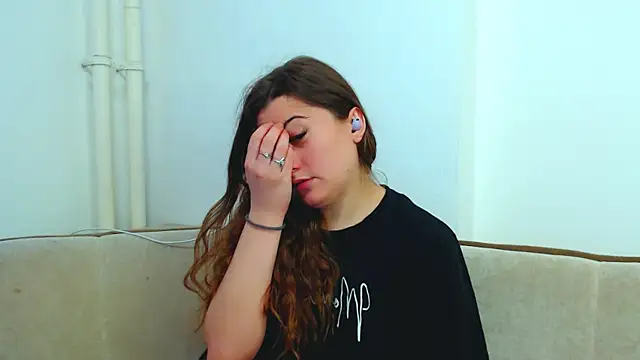 Snapshot of Helen_Adams_ chatting on 12/19/24, 08:23 Helen Adams online show from 12/19/24, 08:23