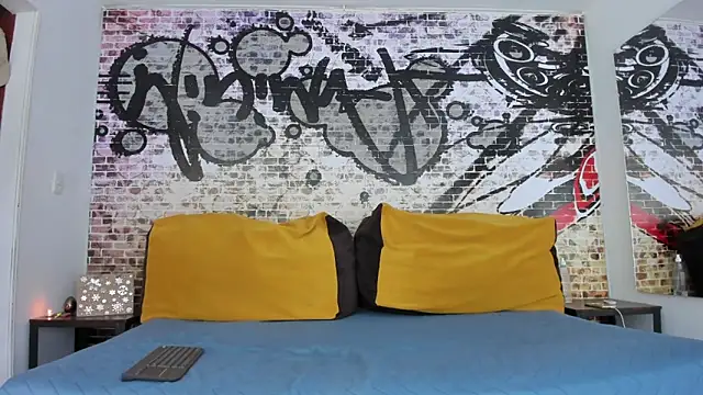 its me miley online show from 12/24/24, 01:17