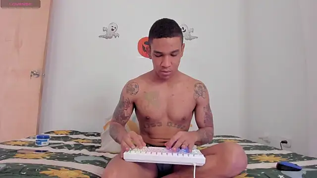 its me miley online show from 10/31/25, 01:34