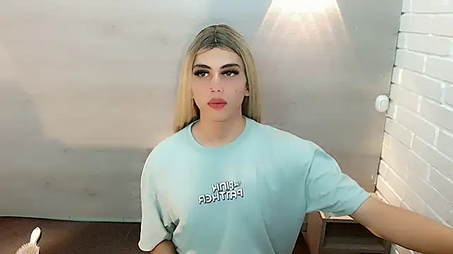 Snapshot of Daniela_Pink_ chatting on 03/02/25, 07:23 Daniela Pink online show from 03/02/25, 07:23