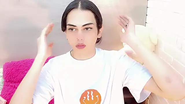 Snapshot of Daniela_Pink_ chatting on 10/27/25, 08:46 Daniela Pink online show from 10/27/25, 08:46