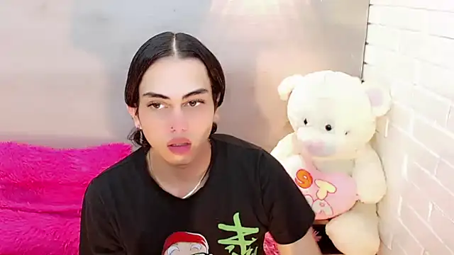 Snapshot of Daniela_Pink_ chatting on 11/14/25, 07:45 Daniela Pink online show from 11/14/25, 07:45