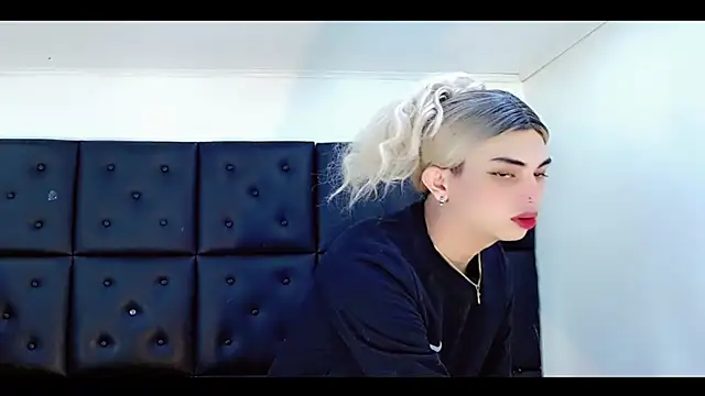 Snapshot of Daniela_Pink_ chatting on 03/01/26, 08:11 Daniela Pink online show from 03/01/26, 08:11