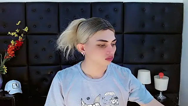 Snapshot of Daniela_Pink_ chatting on 03/07/26, 07:44 Daniela Pink online show from 03/07/26, 07:44