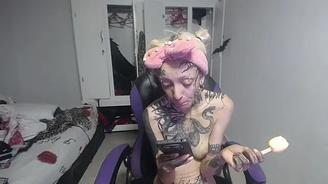 barbara anal squirt  online show from 10/26/25, 03:23